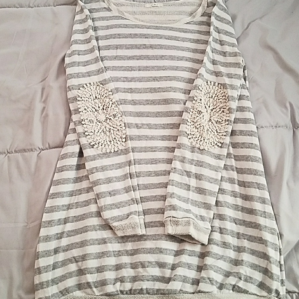 LAST CHANCE -Sweater tunic with lace elbow patches